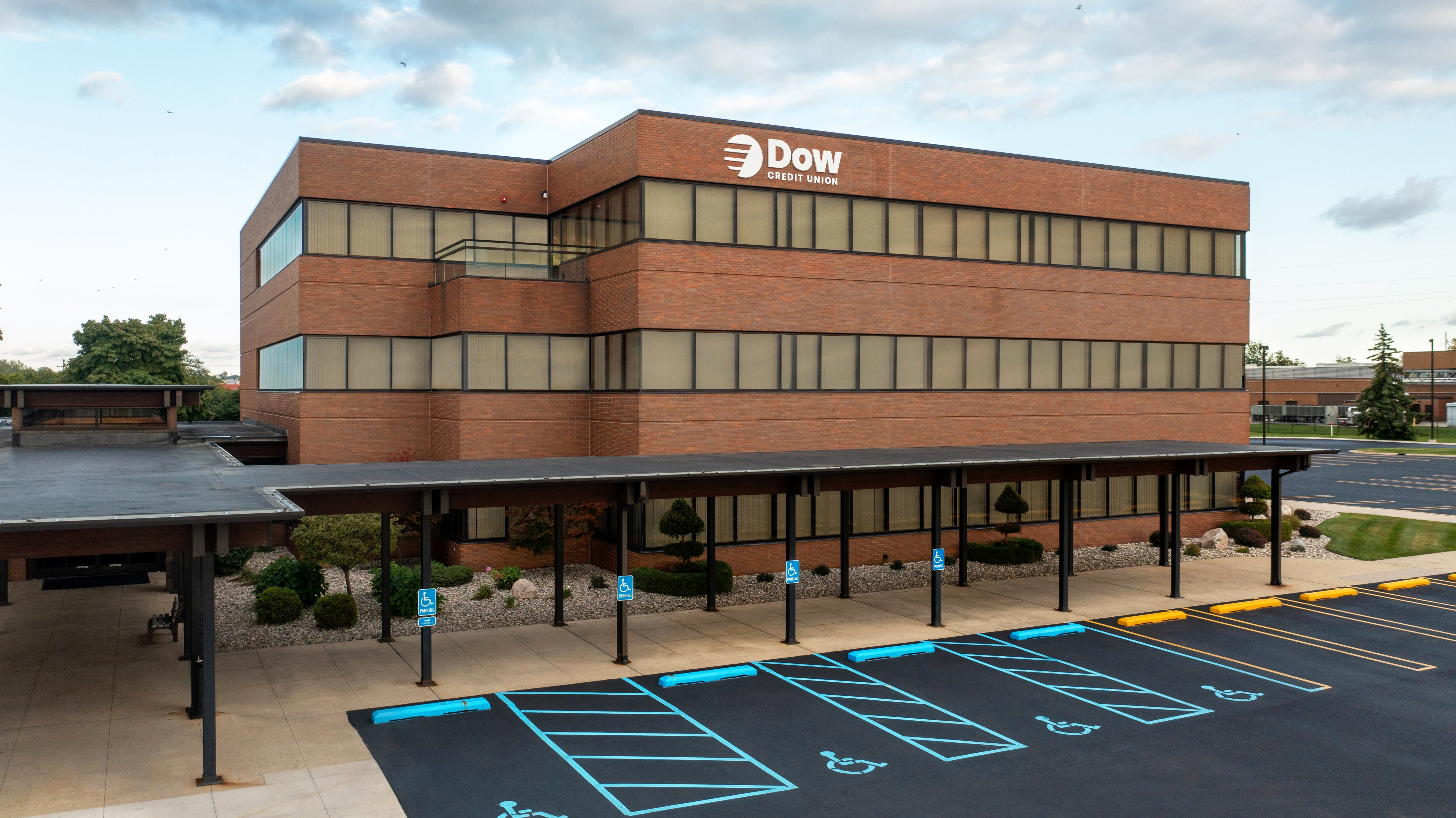 An exterior photo of Dow Credit Union headquarters in Midland Michigan.